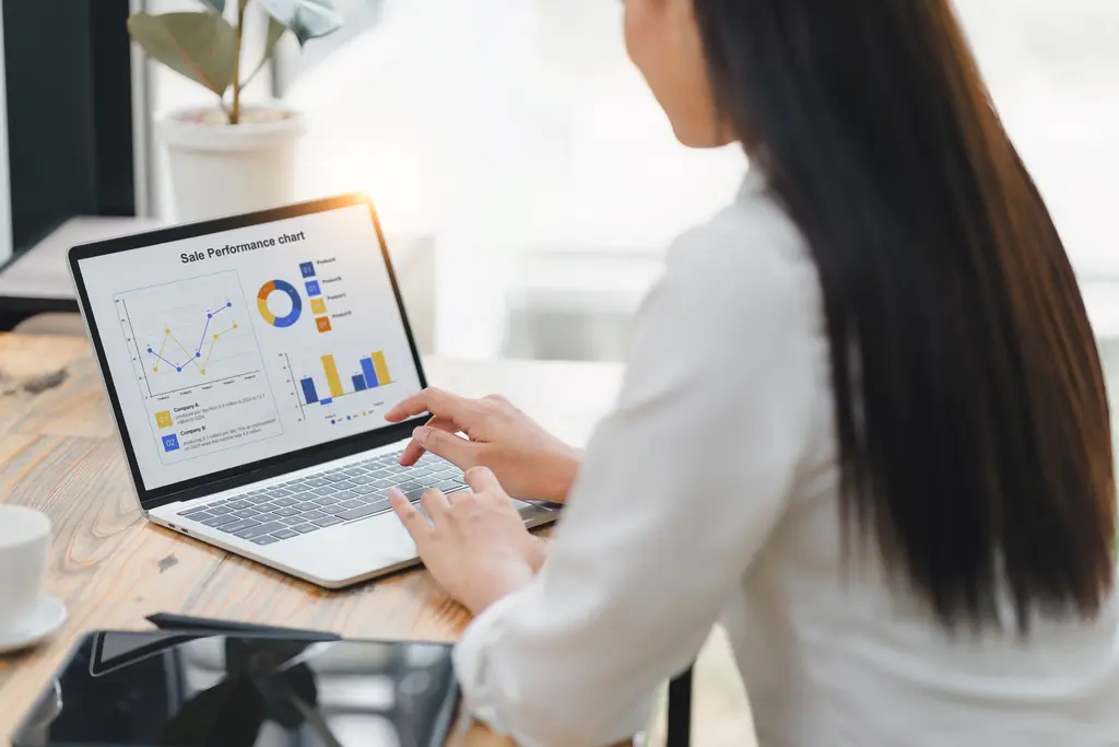 CRM para agentes inmobiliarios: cómo los datos de tu zona te posicionan como el experto local