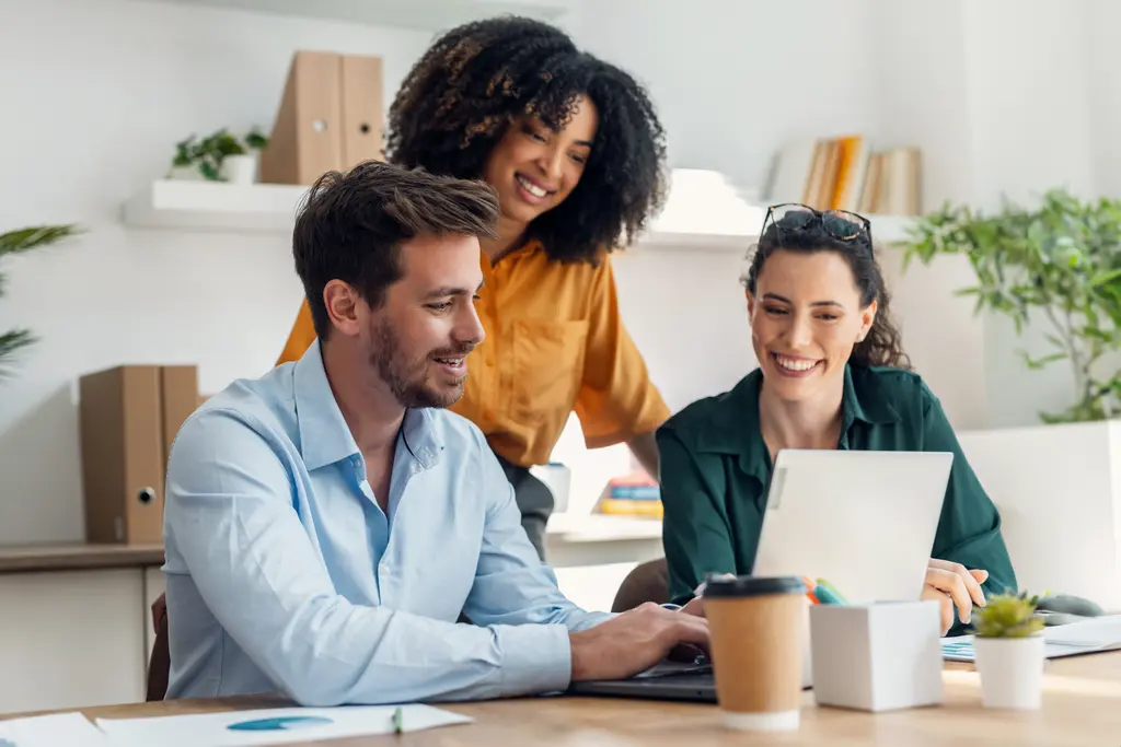Herramientas colaborativas online: las mejores funcionalidades de Bitrix24 para equipos a distancia