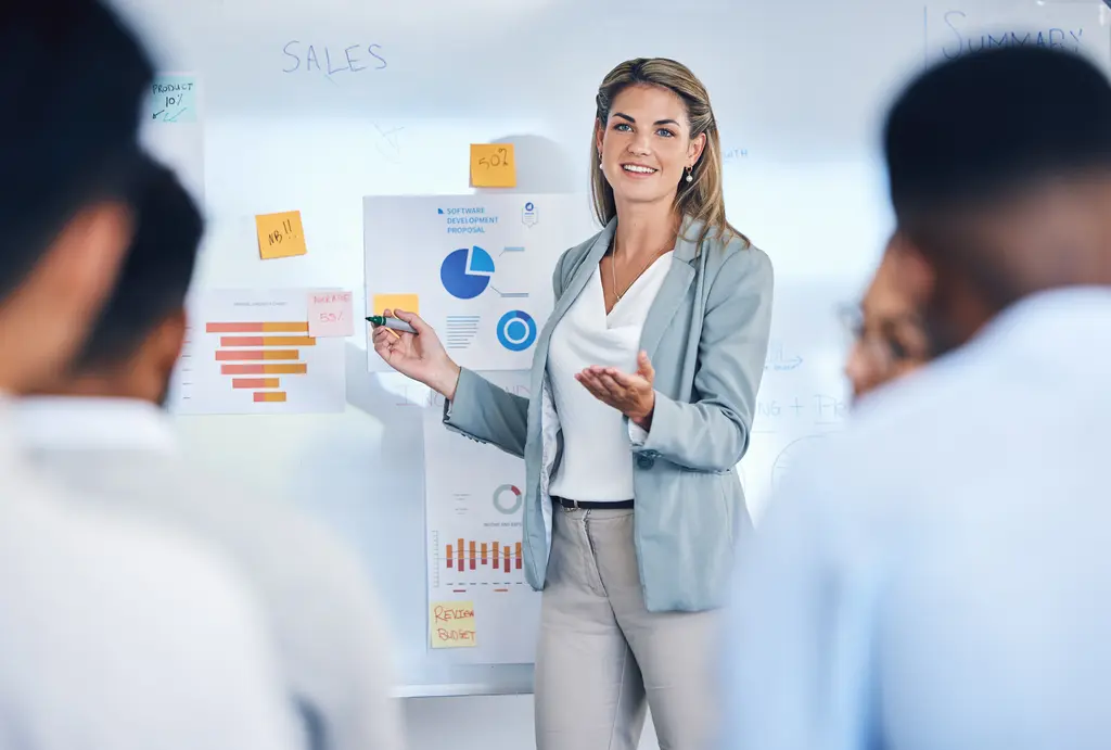 10 Tácticas Poderosas para un Liderazgo Estratégico y Crecimiento a Largo Plazo 10 Tácticas Poderosas para un Liderazgo Estratégico y Crecimiento a Largo Plazo