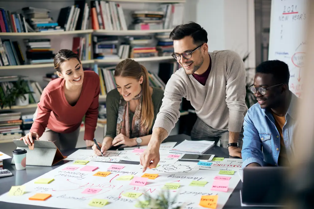 6 formas de impulsar la colaboración entre empleados sin reuniones presenciales