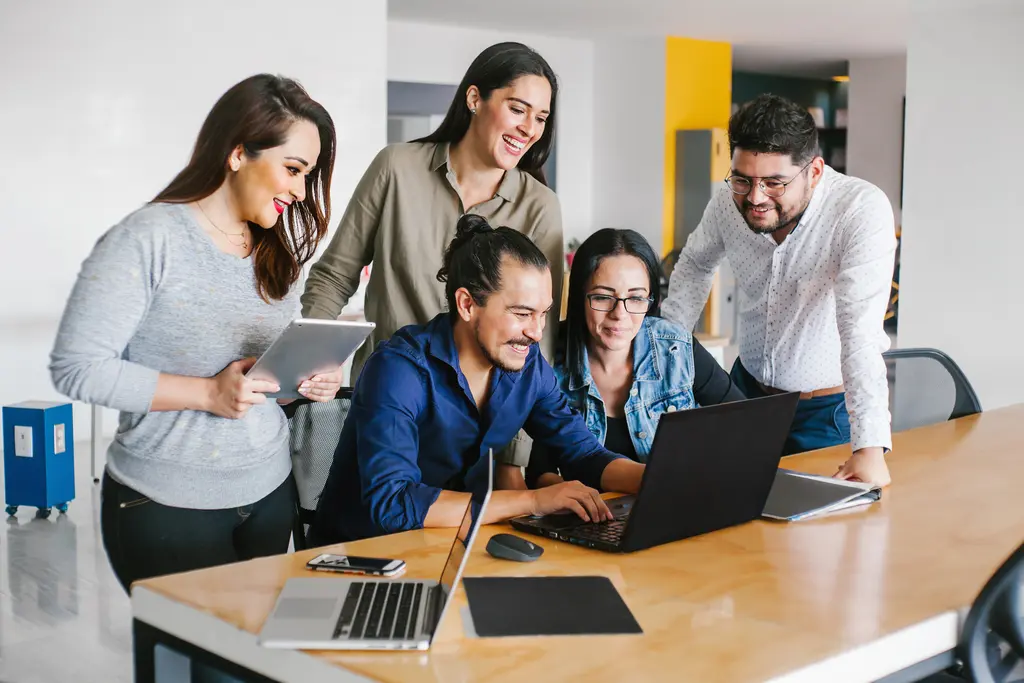 Liderazgo 2.0: Cómo la IA transforma la gestión de equipos y liderazgo en LATAM Liderazgo 2.0: Cómo la IA transforma la gestión de equipos y liderazgo en LATAM