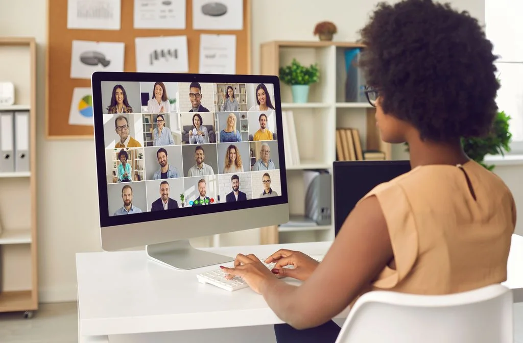8 Estrategias Exitosas de Comunicación Híbrida para Implementar Este Año 8 Estrategias Exitosas de Comunicación Híbrida para Implementar Este Año
