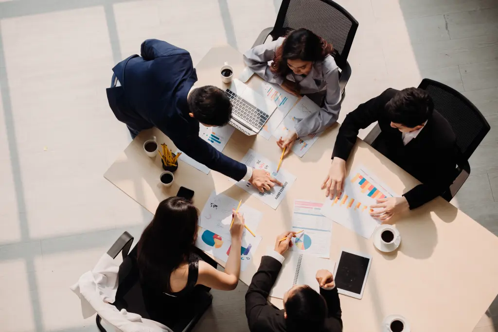 shutterstock_1655770000.webp ¿Qué es el flujo de trabajo y cómo optimizarlo? Guía para PYMES y empresas grandes